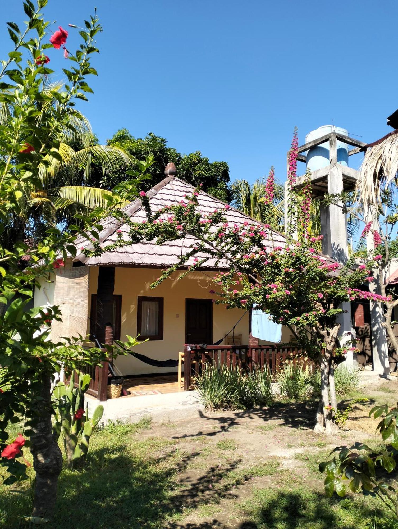 Tangga Bungalows Gili Air Exterior photo