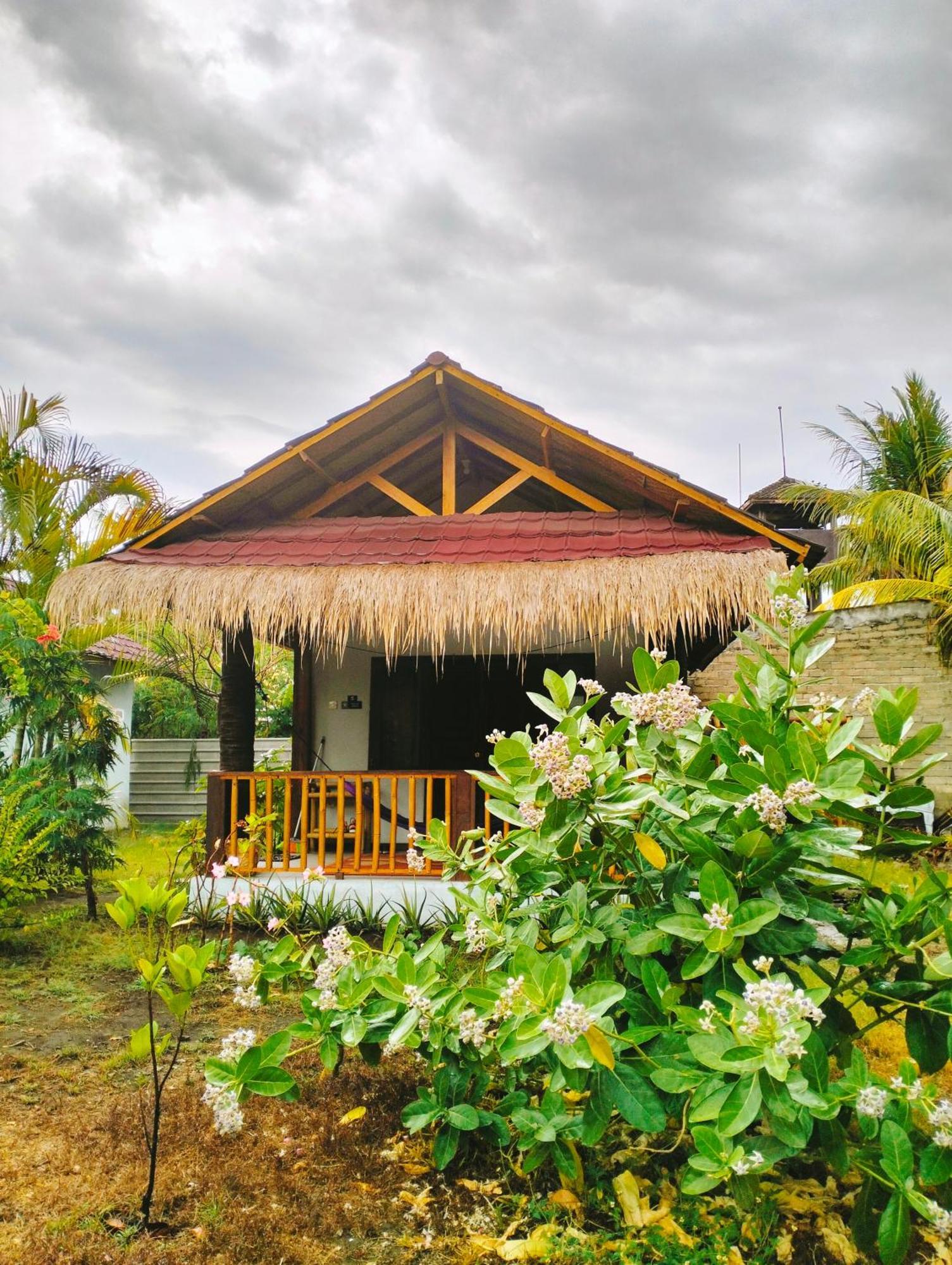 Tangga Bungalows Gili Air Exterior photo