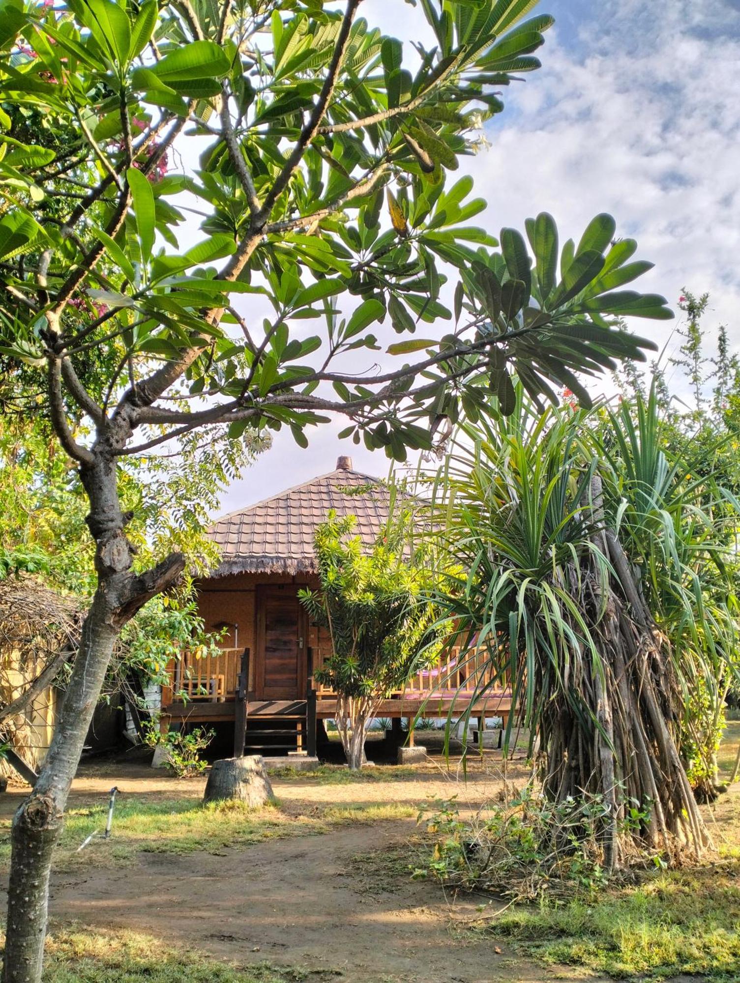 Tangga Bungalows Gili Air Exterior photo