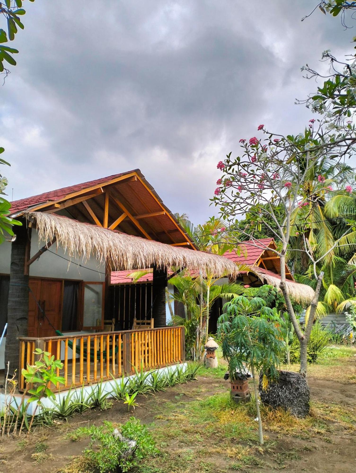 Tangga Bungalows Gili Air Exterior photo